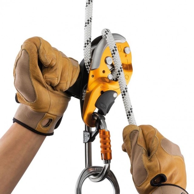 De Petzl ID afdaalapparaat.
